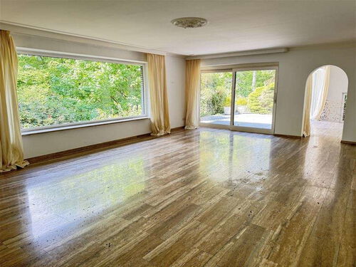 Wohn-/Esszimmer mit Zugang
